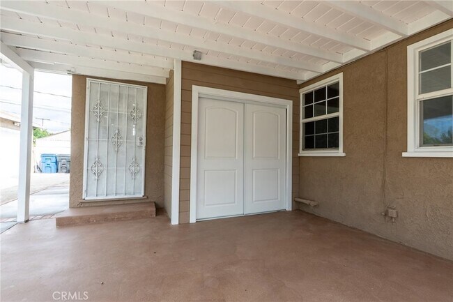 Building Photo - 14043 Mystic St