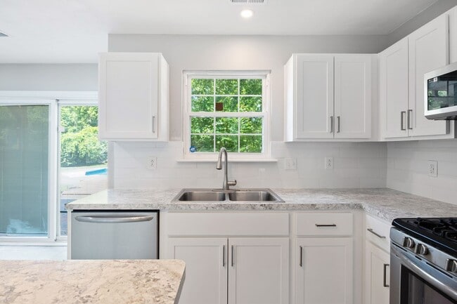 Building Photo - WOODLAKE