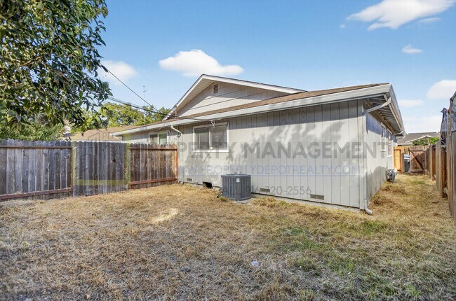 Building Photo - Arleta Ct