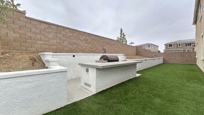 Building Photo - HUGE PRICE REDUCTION!! Gorgeous 6 Bedroom ...