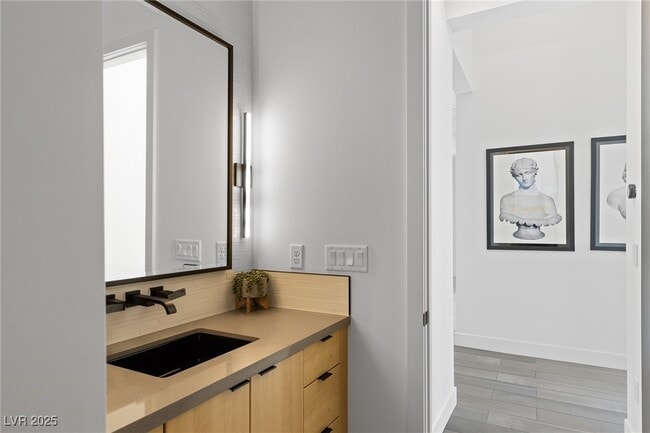Building Photo - 2240 Sky Pointe Ridge Dr