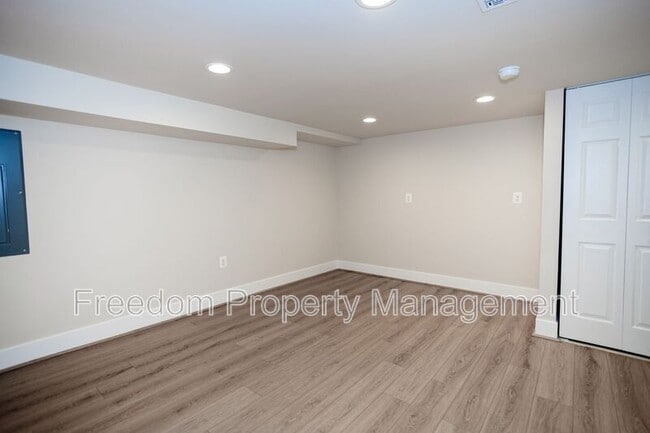 Building Photo - 102 Lynhaven Dr