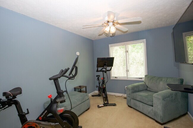 Building Photo - 806 Sumac Ln