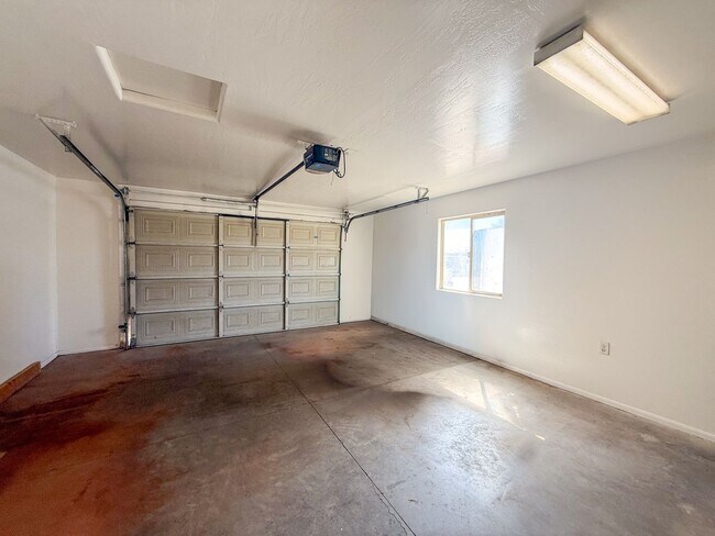 Building Photo - Charming Updated Home  Paulden