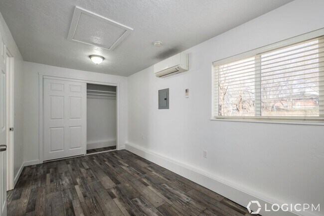 Building Photo - 1238 Oak St