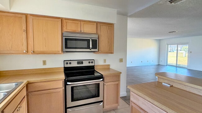 Building Photo - 5523 Westbrook Dr