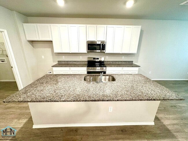 Building Photo - Welcome to this gorgeous 3-bedroom, 2-bath home in the heart of New Braunfels!