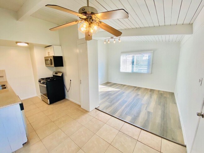 Interior Photo - 9025 National Blvd