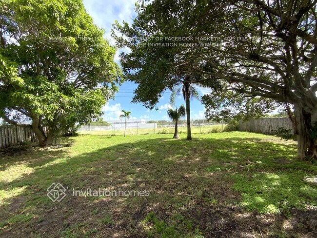 Building Photo - 126 S 11th St