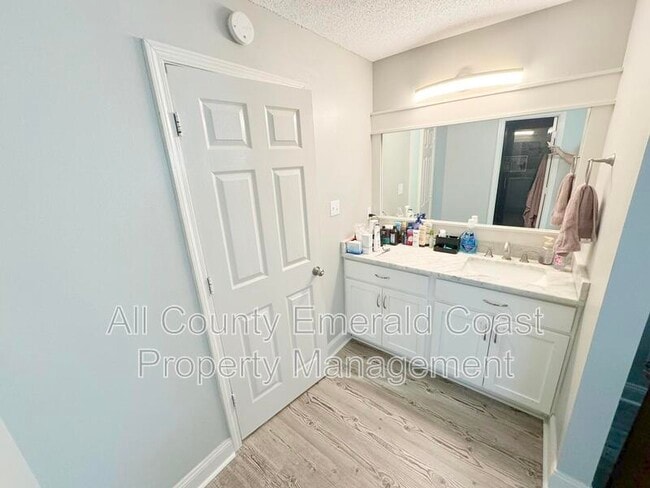 Building Photo - 915 Emily Cir