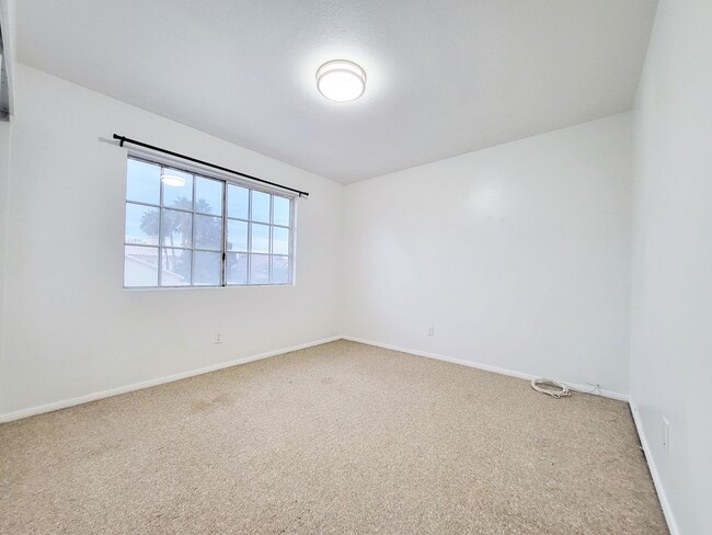 Building Photo - 6207 American Beauty Ave