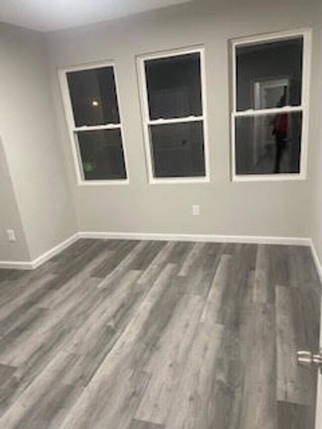 Building Photo - Gorgeous Front Porch Row - Ogontz