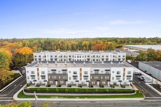 Building Photo - 635 Main St