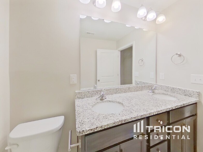 Building Photo - 3913 Norman View Dr