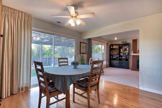 Building Photo - 595 Tanbark Terrace
