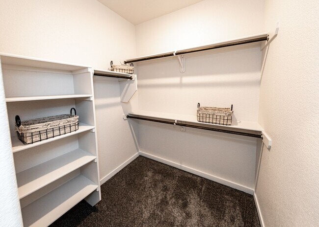 Building Photo - End Unit 3 BedTownhome in Mountain Shadows