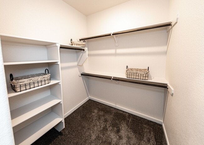 Building Photo - End Unit Townhome in Mountain Shadows near...