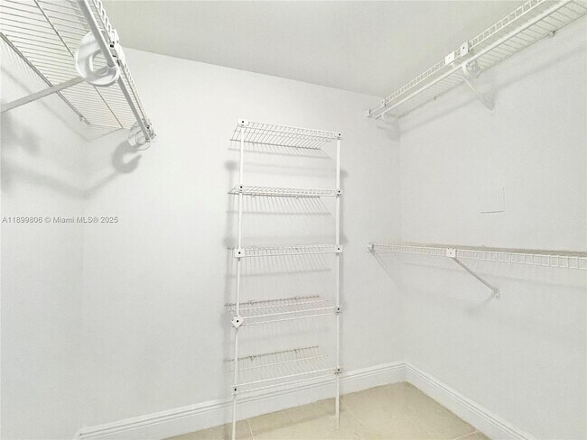 Building Photo - 9420 SW 140th Ct