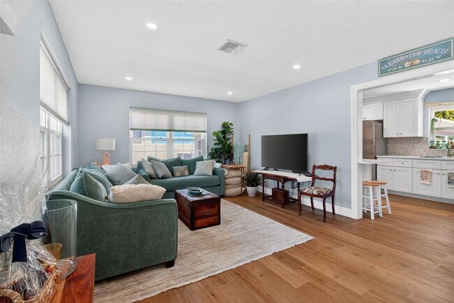 Building Photo - 741 Lantana Ave