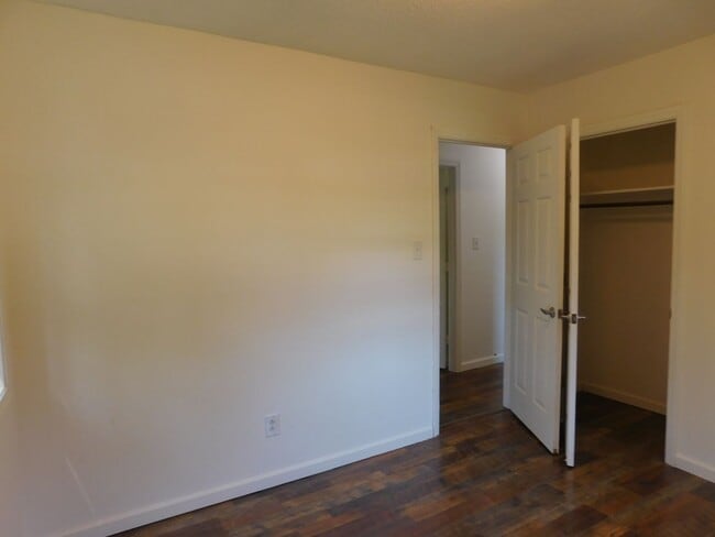 Building Photo - 4004 Brandywine Dr