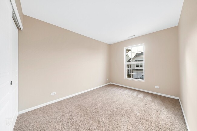 Building Photo - AUTUMN CREEK SECOND FLOOR CONDO WITH TWO CAR GARAGE