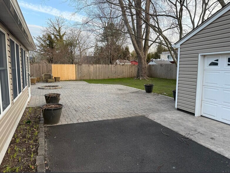 Building Photo - 53 Corey Ave