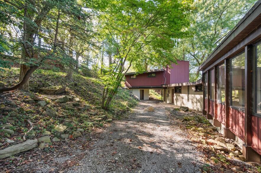 Building Photo - 740 Olivant Plz