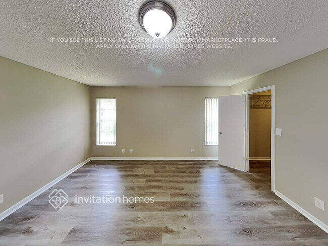 Building Photo - 11440 NW 18th Manor