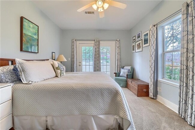 Building Photo - 1504 Hillmont St