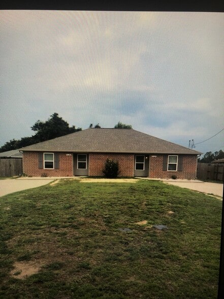 Building Photo - 3393 Green Briar Cir