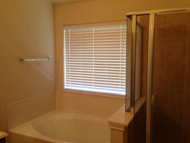 Building Photo - 1200 Rainbow Cove