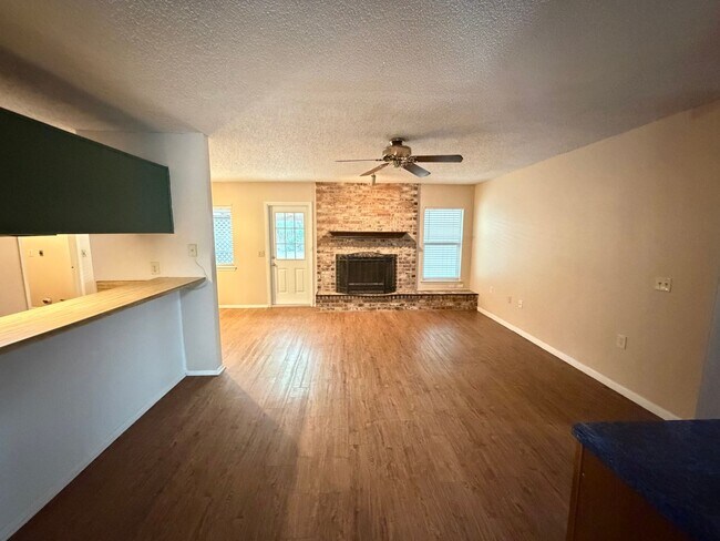 Building Photo - Charming One-Story Ranch on Corner Lot in ...