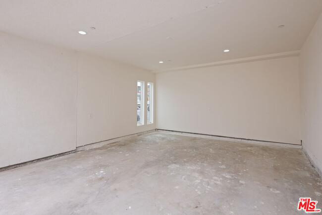 Building Photo - 2700 Fletcher Dr