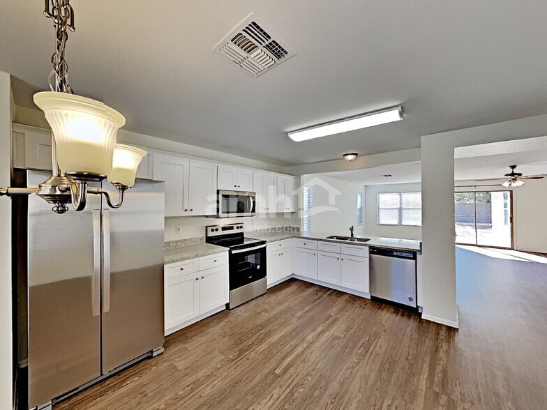 Building Photo - 11363 E Ramblewood Ave