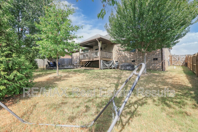 Building Photo - 957 Piper St