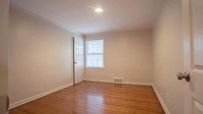 Building Photo - 629 E Meyer Blvd