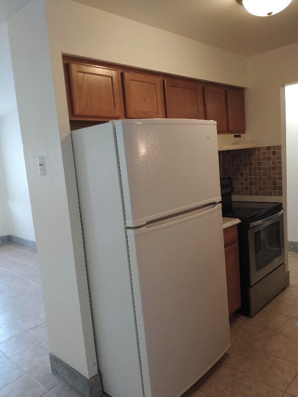 Building Photo - 8835 N Swan Rd