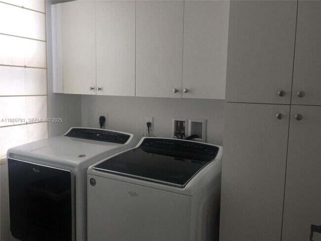 Building Photo - 3320 NW 84th Way