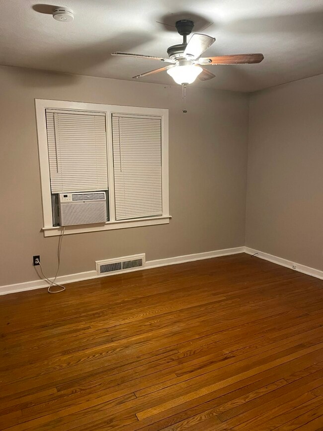 Building Photo - 213 Garden City Dr