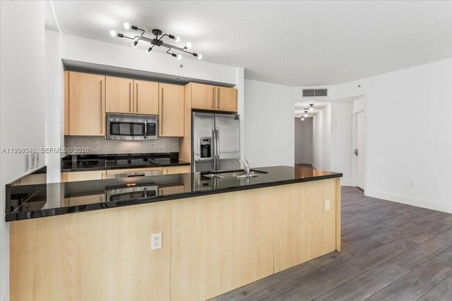 Building Photo - 1111 SW 1st Ave