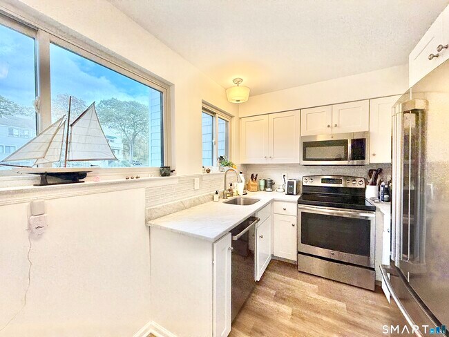 Building Photo - 129 Rowayton Woods Dr