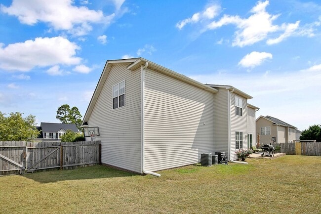 Building Photo - Stunning 4 Bed 3.5 Bath Home with Bonus Ro...