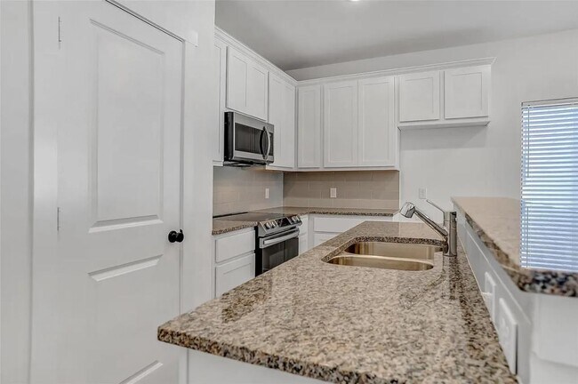 Building Photo - 1221 Bells Dr