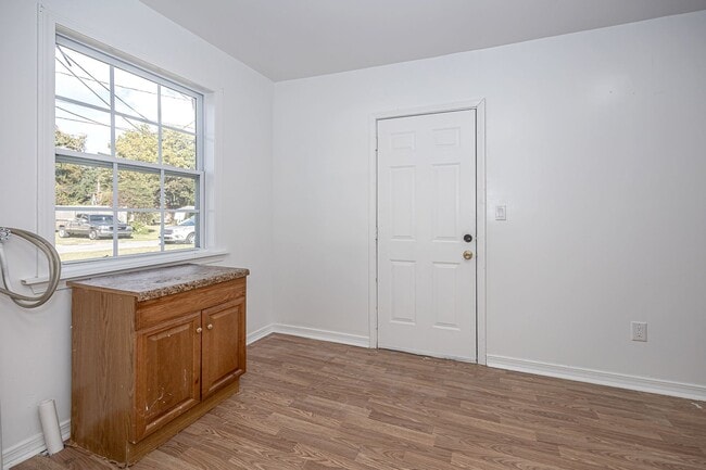 Building Photo - ADORABLE HOME FOR RENT