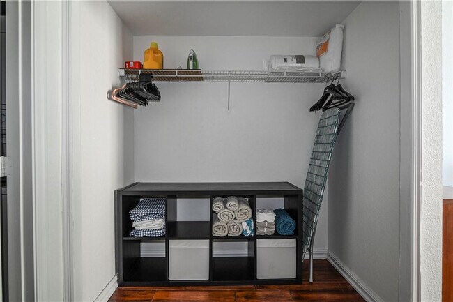 Building Photo - 1750 N Bayshore Dr