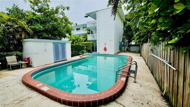 Building Photo - 1120 102nd St