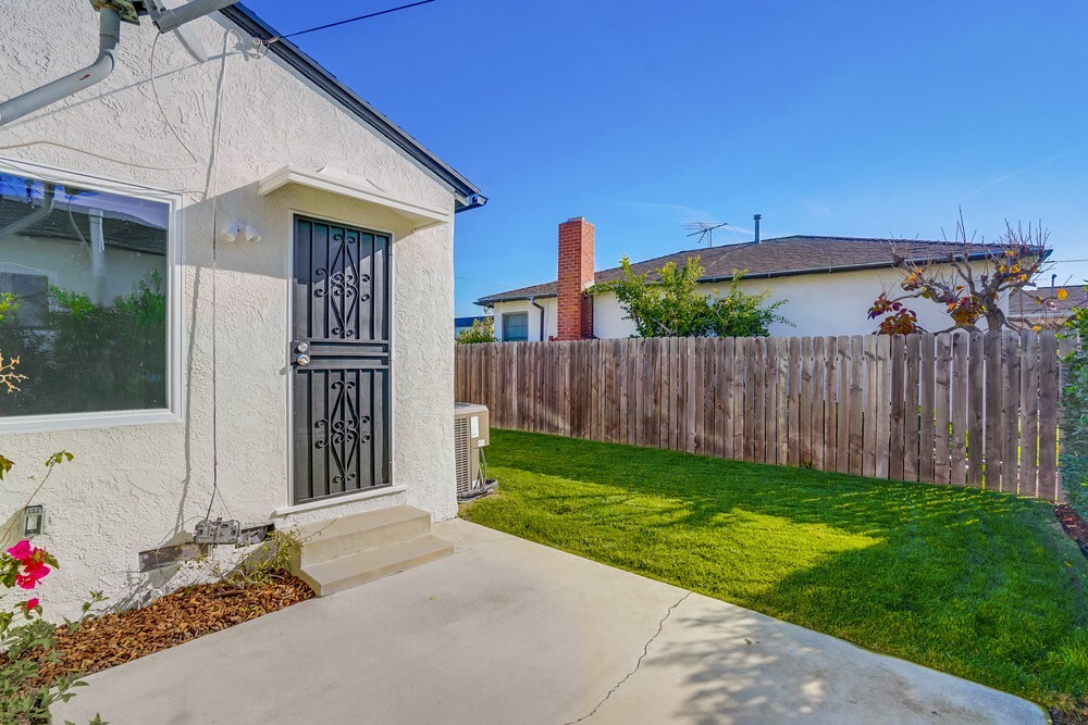 Building Photo - 4725 Sawtelle Blvd