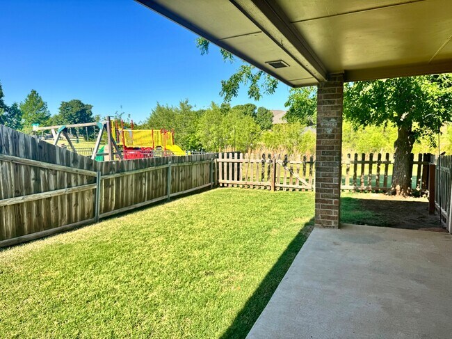 Building Photo - 17609 Gold Dr