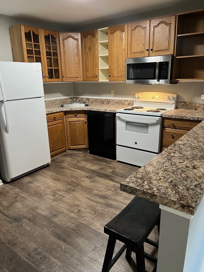 kitchen - 125 Pickwick Pl