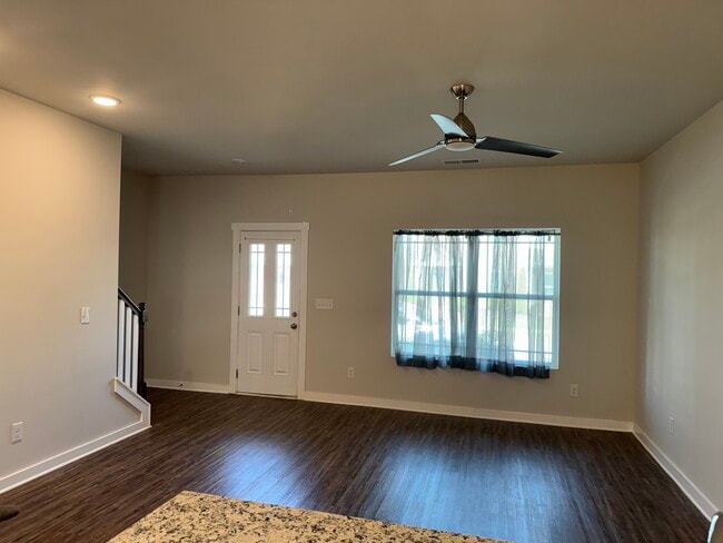 Building Photo - 419 Falls Pointe